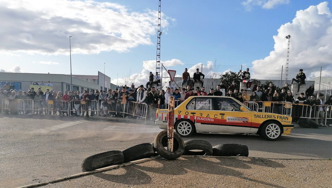 Multitud de aficionados al mundo del motor se han dado cita en Puebla de la Calzada. 