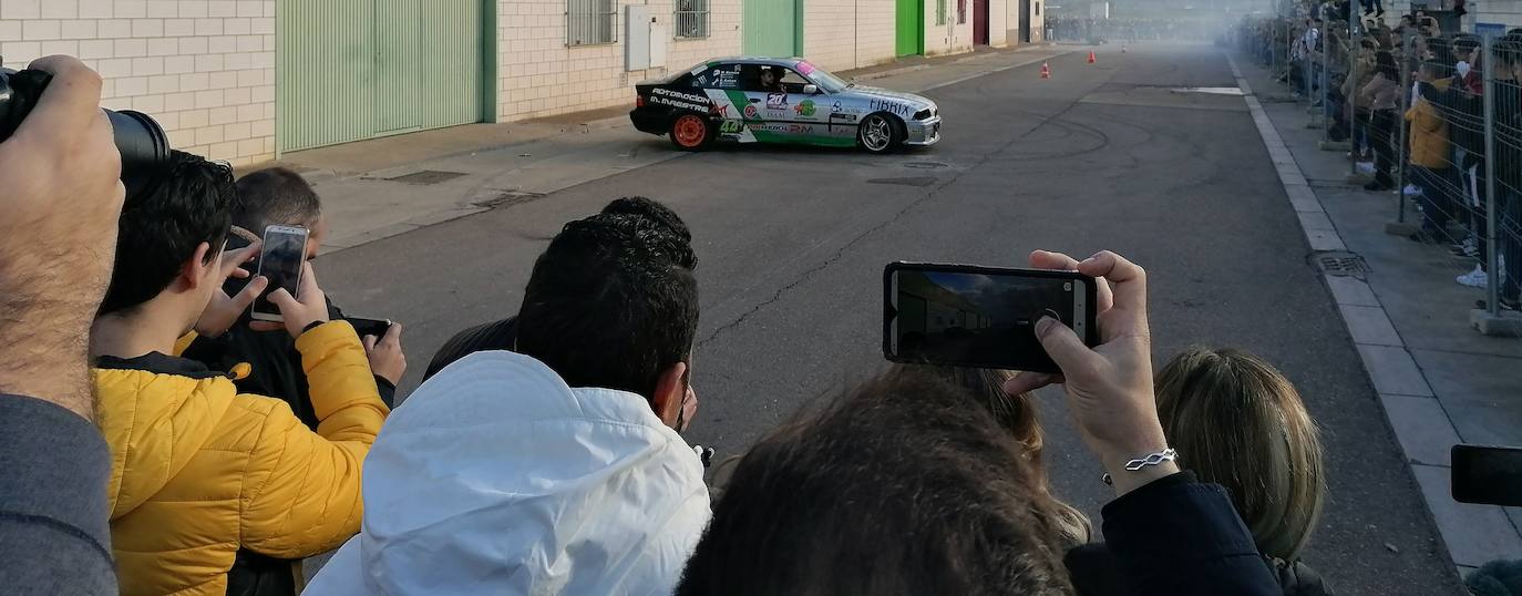 Multitud de aficionados al mundo del motor se han dado cita en Puebla de la Calzada. 