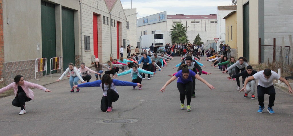 La comparsa Vas como quieres en pleno ensayo 
