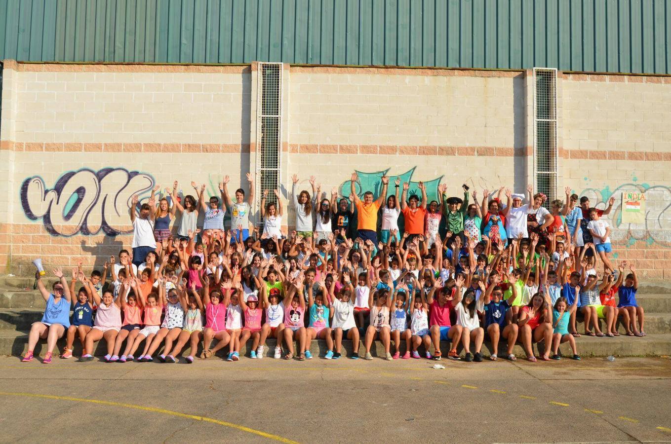 Cañamero recibió este año a los poblanchinos más pequeños en 'Villa-Tomi'