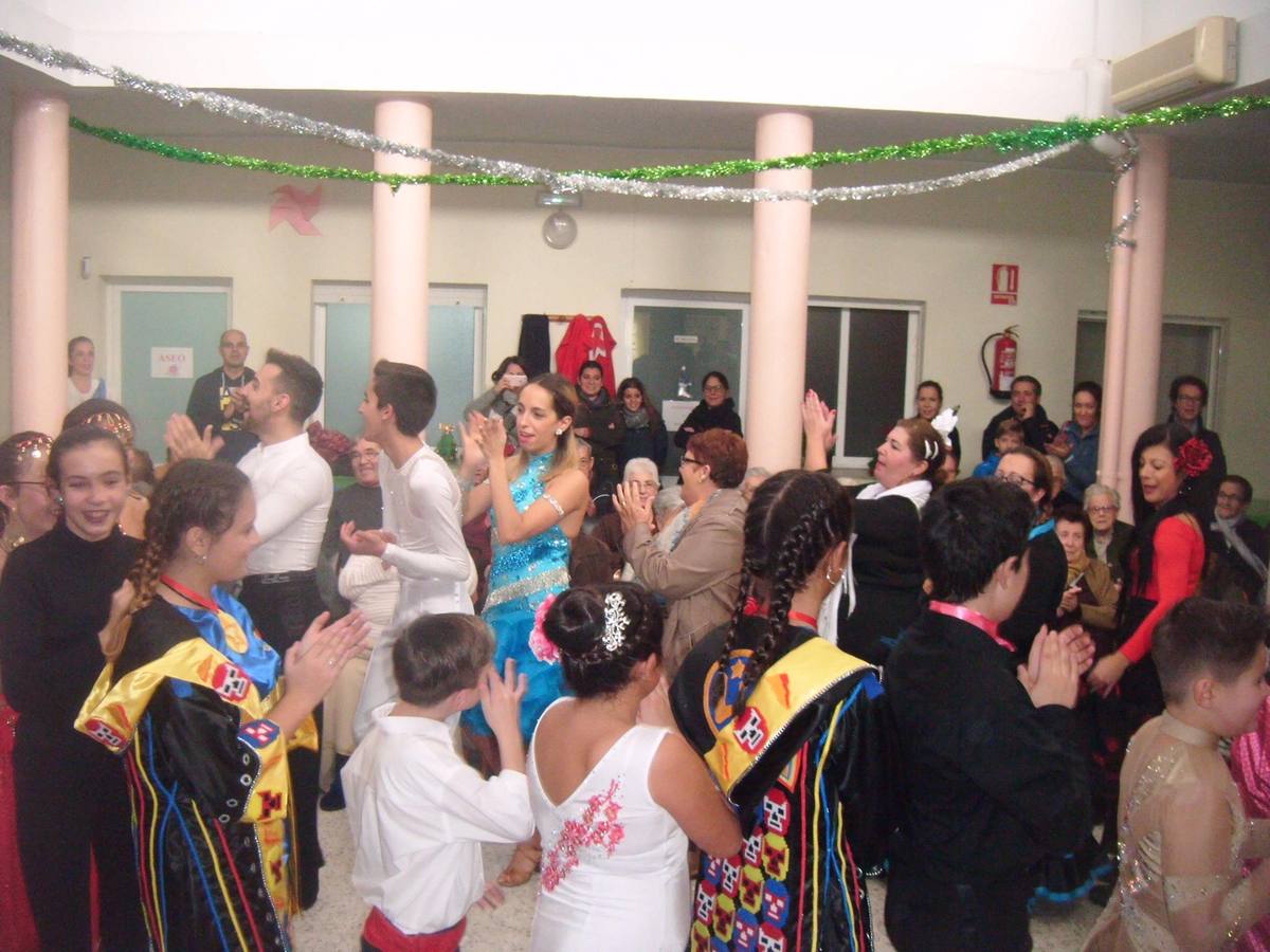 El Centro de Día baila 'Al Compás'
