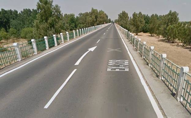 Puente de "Los Suspiros" que comunica Puebla y Montijo con la A5 por la Ex-328