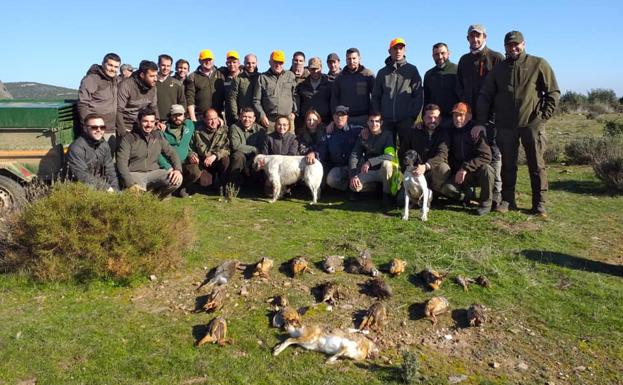 Quintana acoge el I Seminario San Huberto para distintos niveles en perros de caza