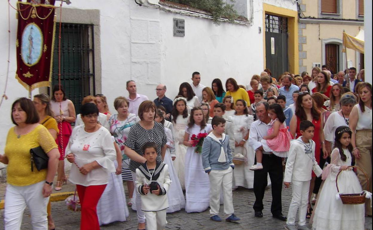 La proesión a su llegada a la Plaza de Extremadura 