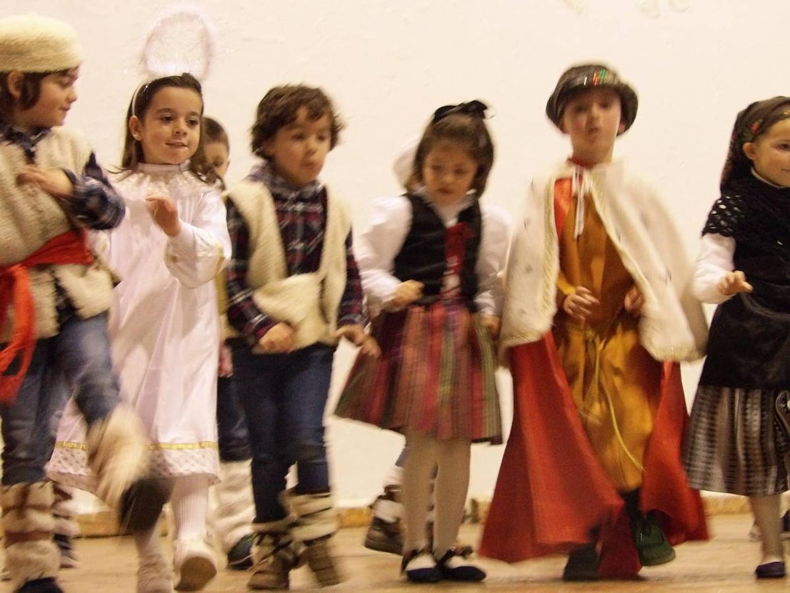 El Nacimiento ha estado acompañado por un grupo de 'angelitos' 