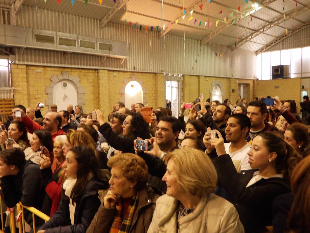 El Nacimiento ha estado acompañado por un grupo de 'angelitos' 