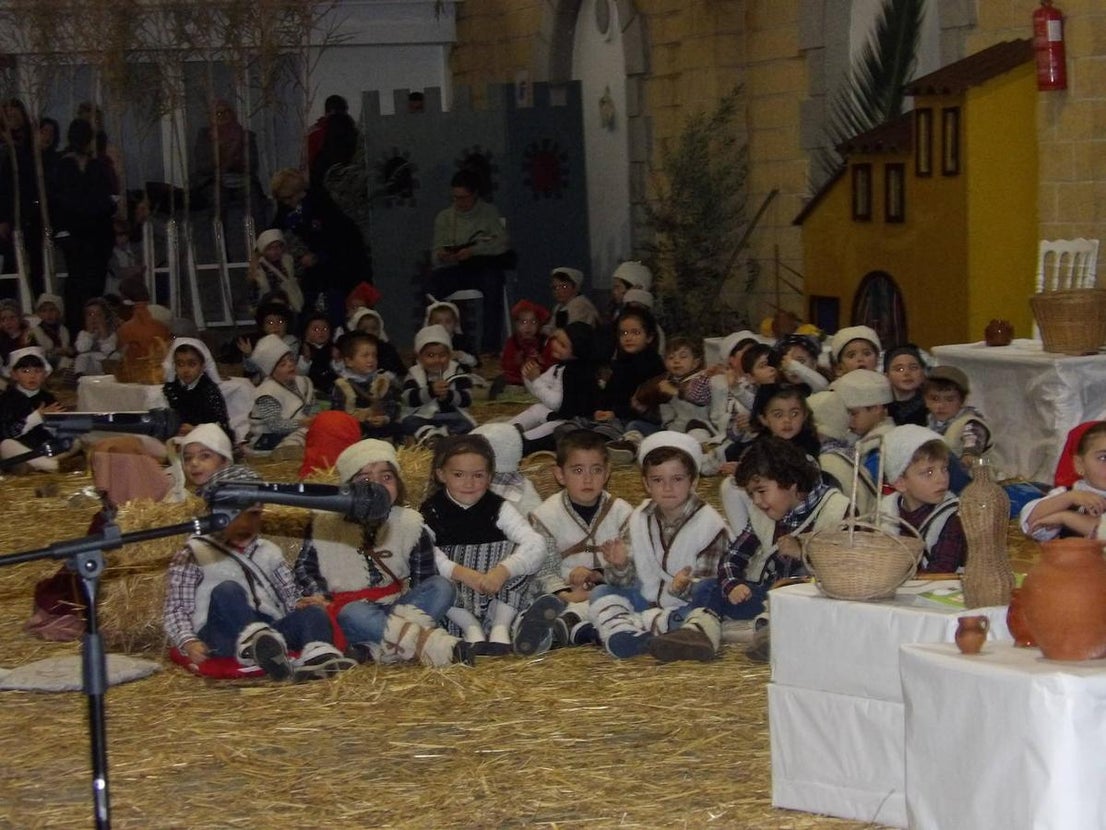 El Nacimiento ha estado acompañado por un grupo de 'angelitos' 