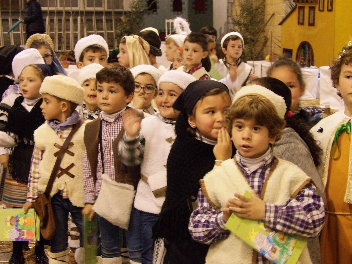 El Nacimiento ha estado acompañado por un grupo de 'angelitos' 