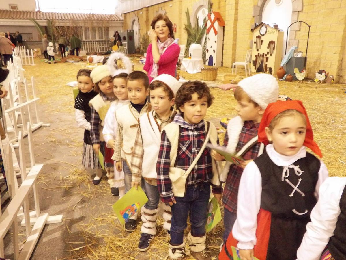 El Nacimiento ha estado acompañado por un grupo de 'angelitos' 