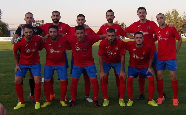 El once inicial del partido 