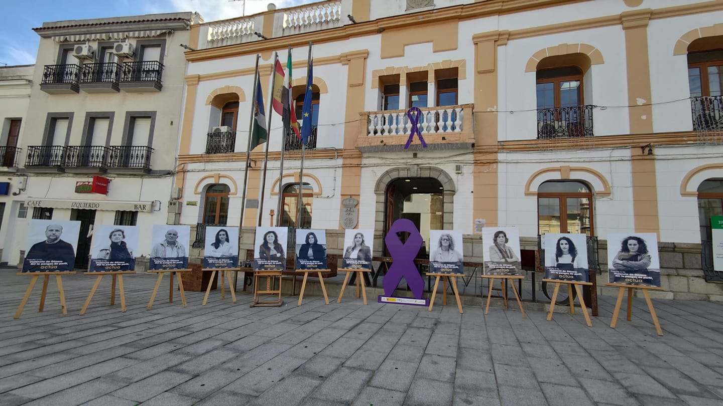 La exposición ya se puede visitar en la Plaza de España de la localidad 