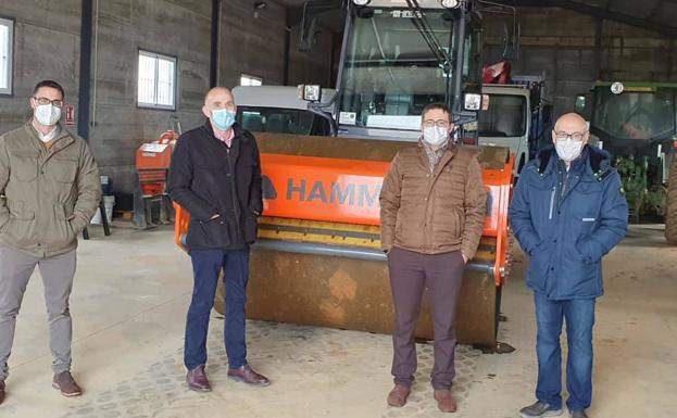 El parque de maquinarias de la mancomunidad recibe de la Junta un nuevo rulo compactador