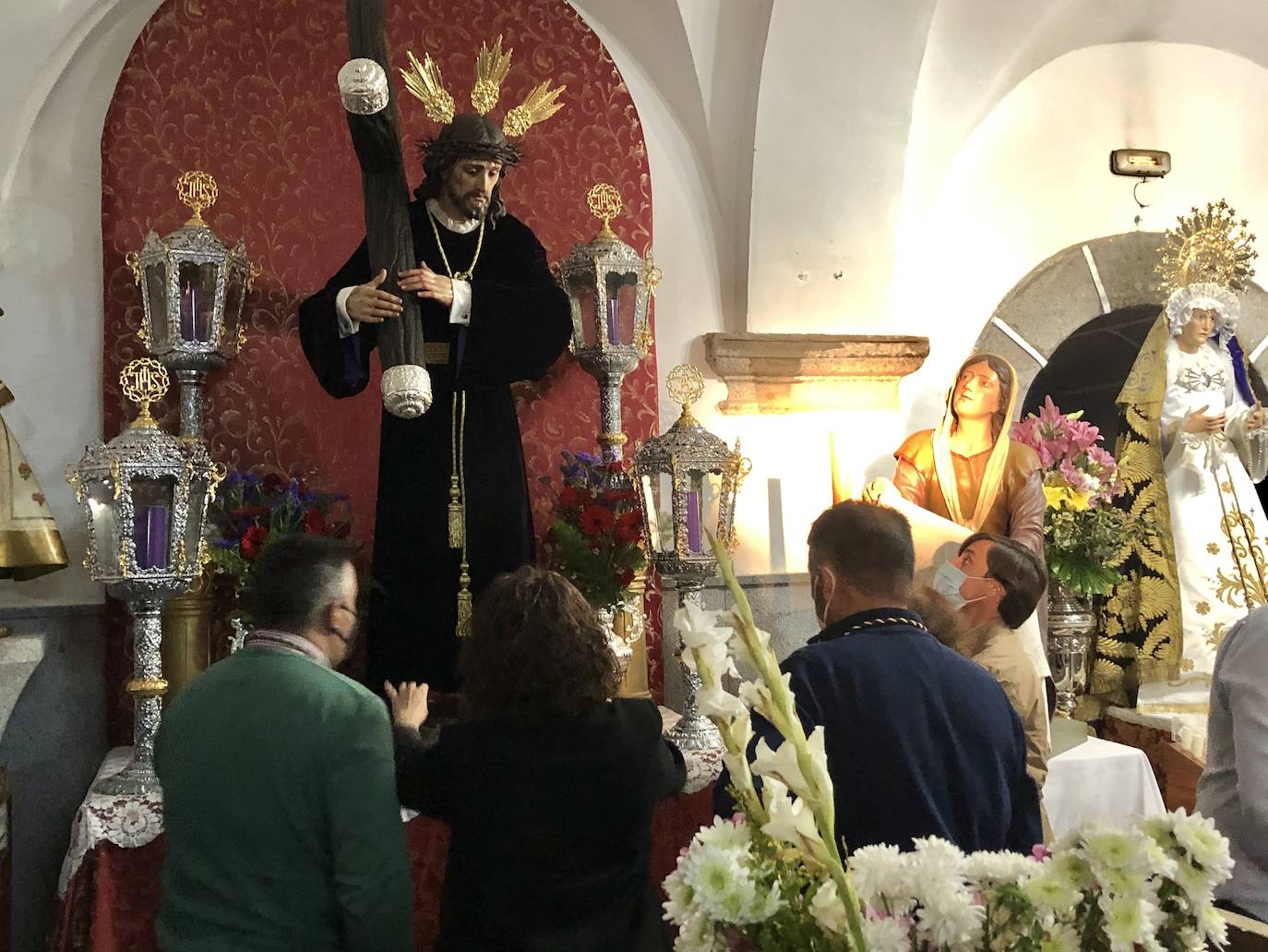 Muchos vecinos visitaron las imágenes expuestas en la parroquia 