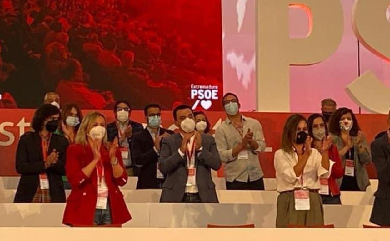 Raimundo Dávila, en el medio, durante la celebración del Congreso 
