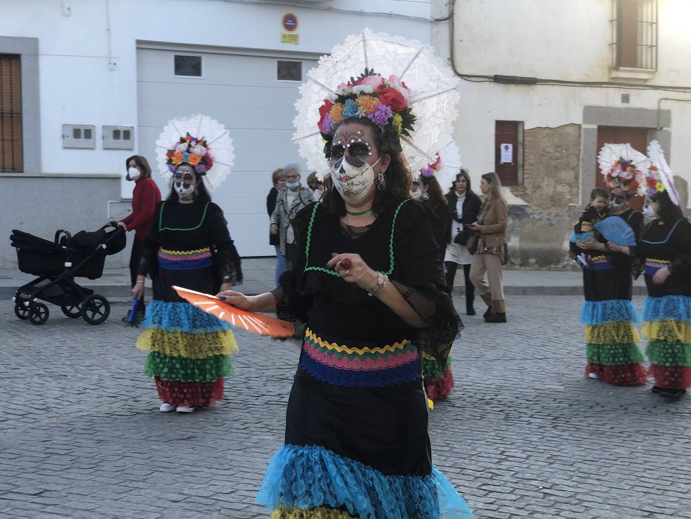 Fotos: El desfile de adultos hace brillar las calles de Quintana