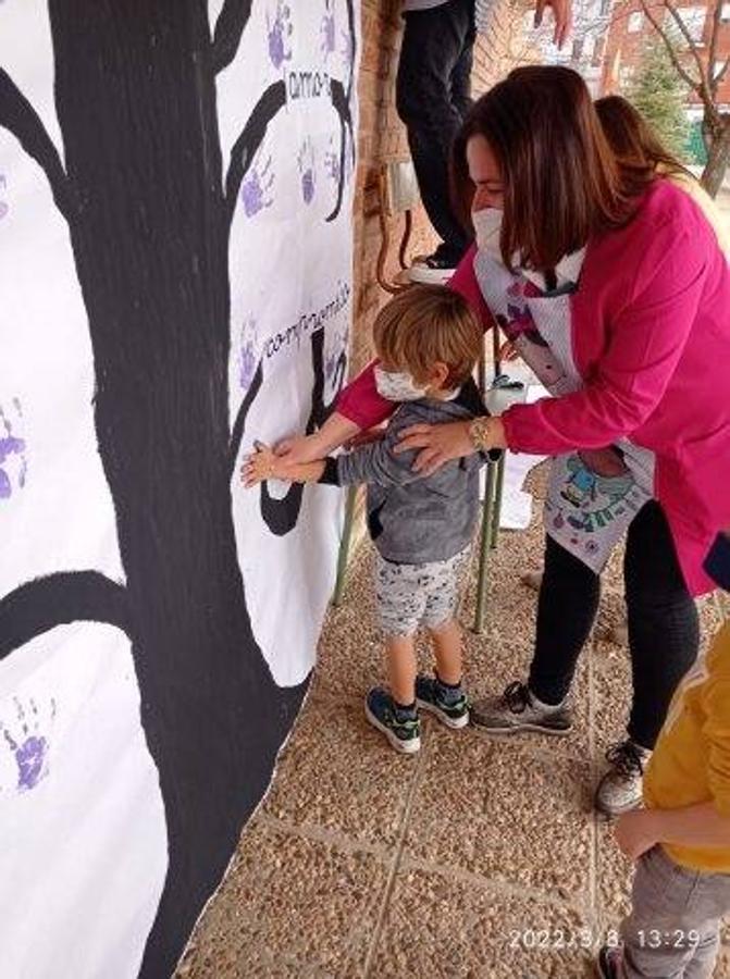 Fotos: Alumnos de todos los cursos del colegio trabajan por la igualdad en el 8 de marzo