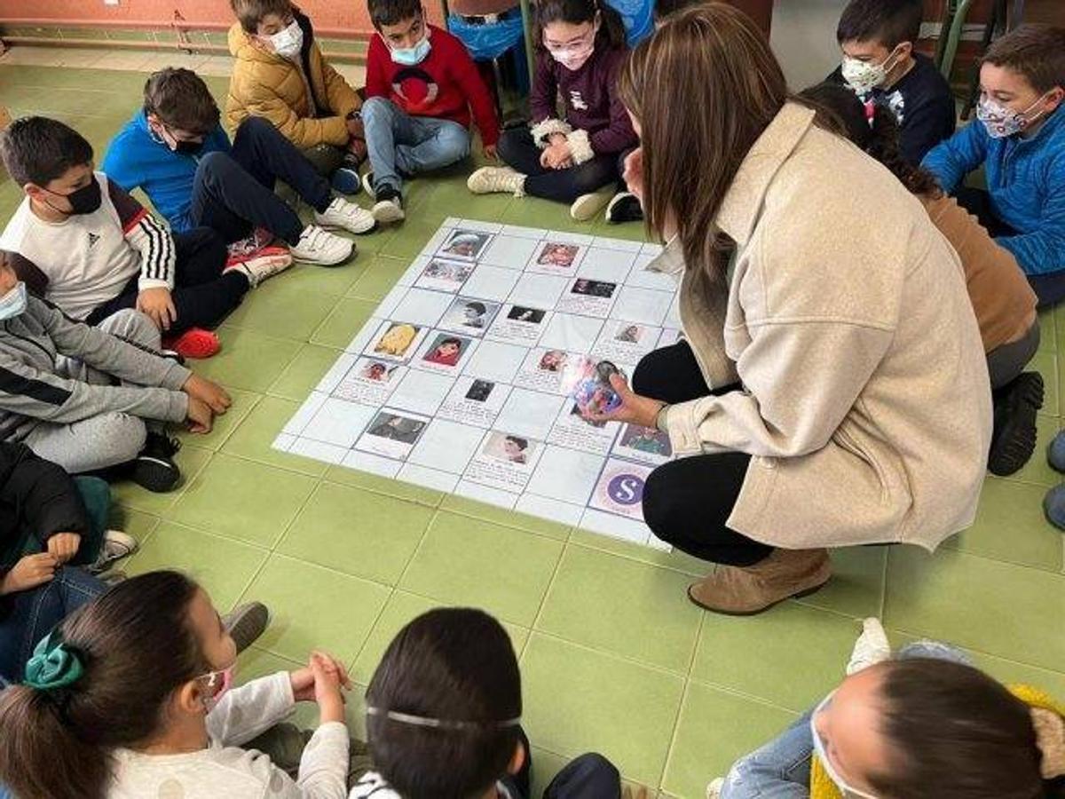 Fotos: Alumnos de todos los cursos del colegio trabajan por la igualdad en el 8 de marzo