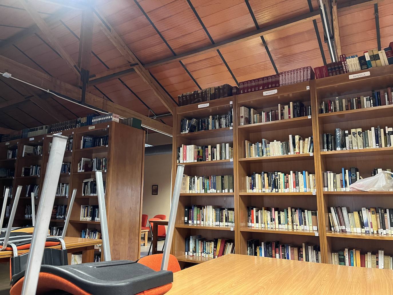 La biblioteca municipal acoge gran parte de la programación de este mes 