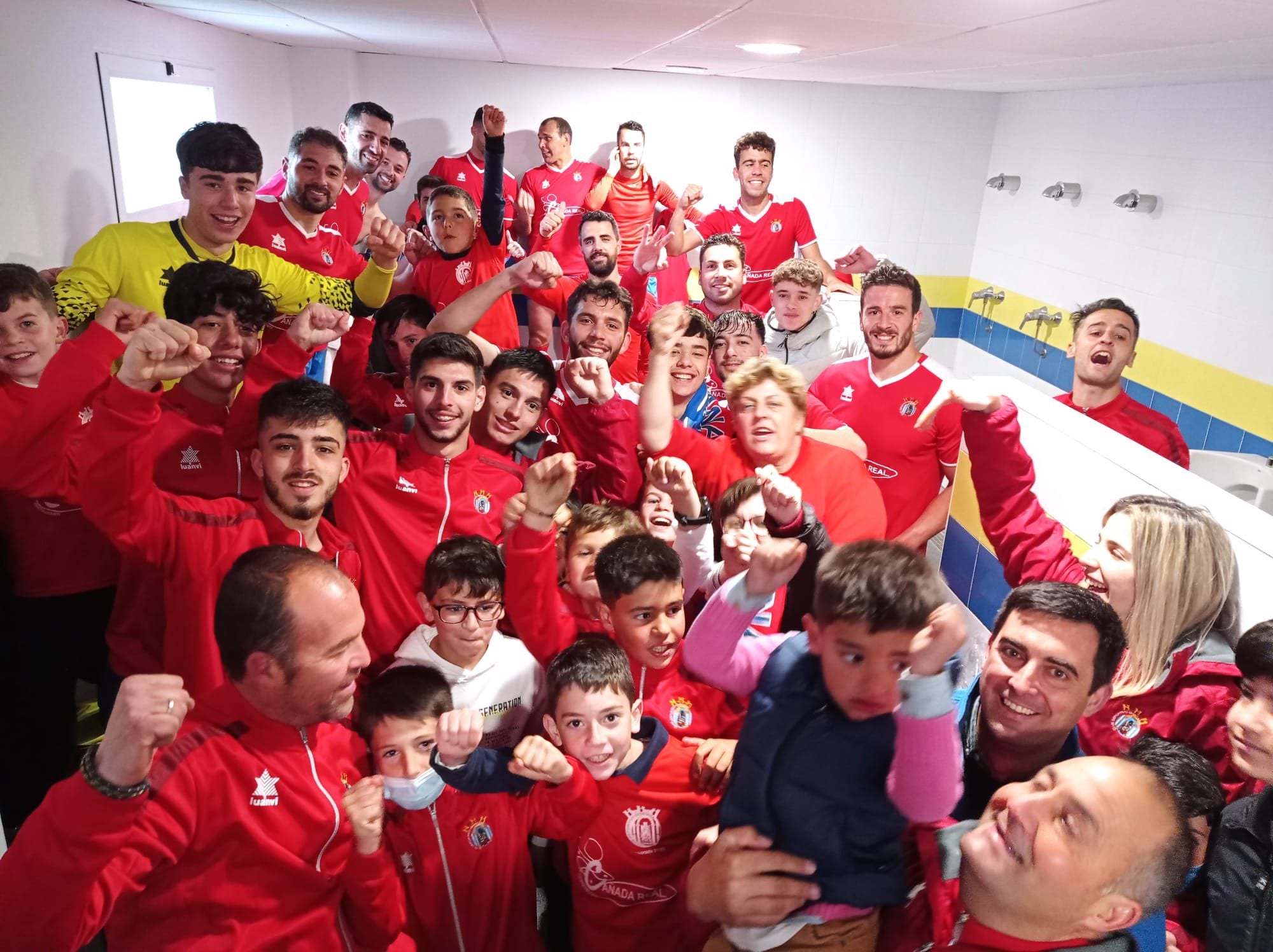 El CD Quintana celebra la victoria al finalizar el partido 