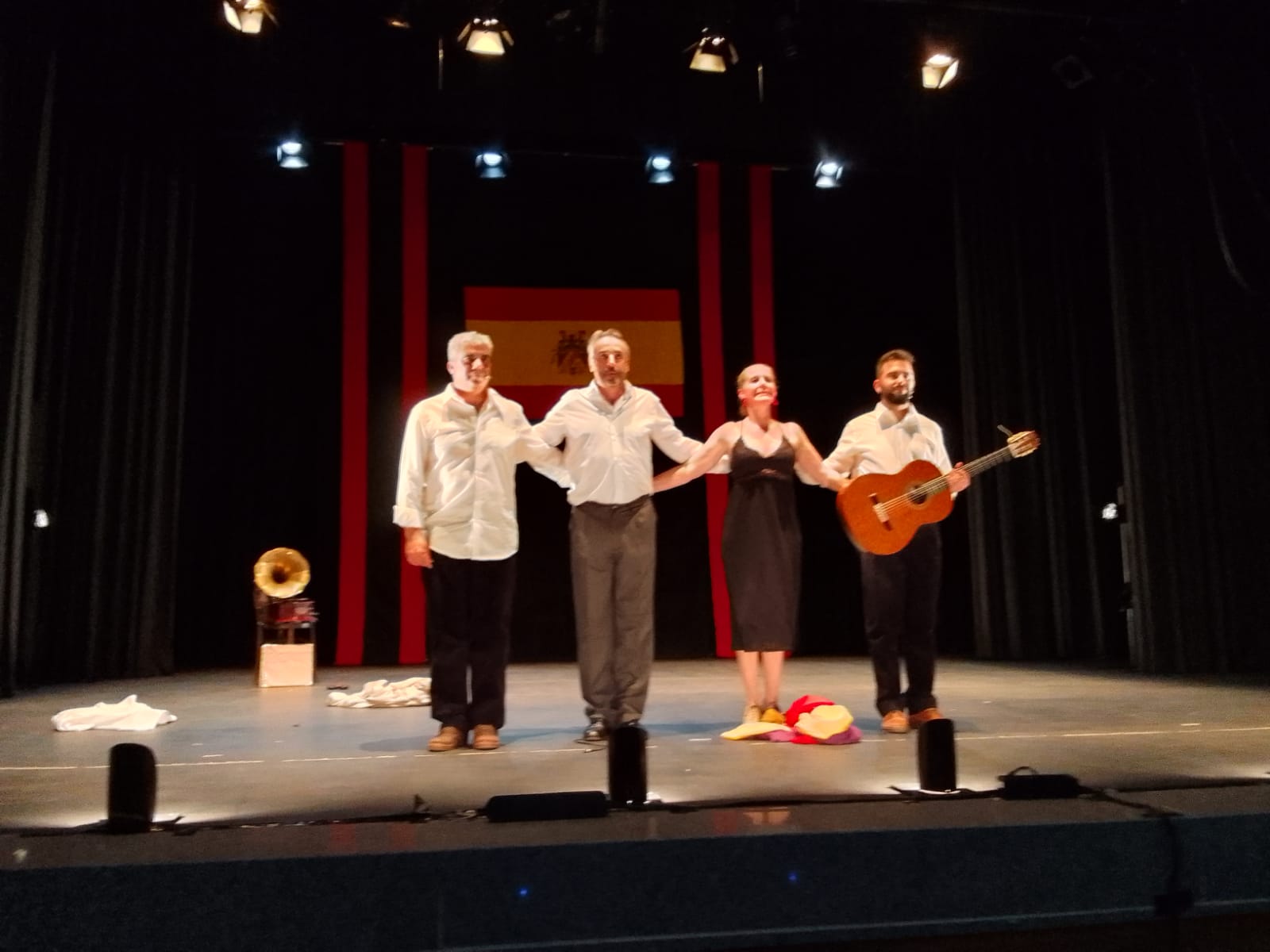 Lleno en un Rodríguez Ibarra deslumbrado por 'Ay Carmela'