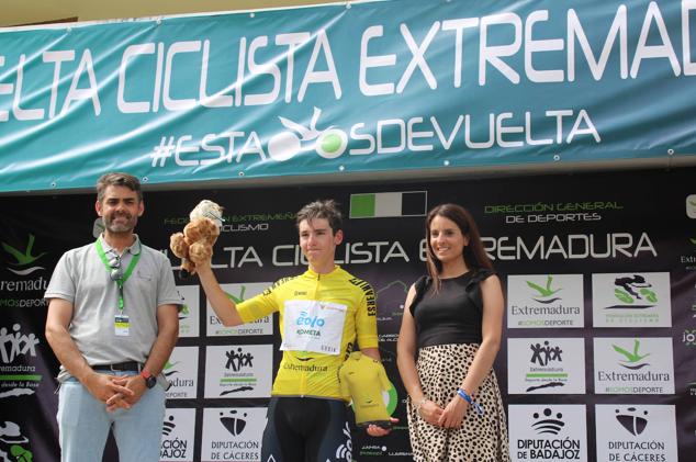 Fotos: Quintana se vuelca con los ciclistas de la Vuelta Extremadura
