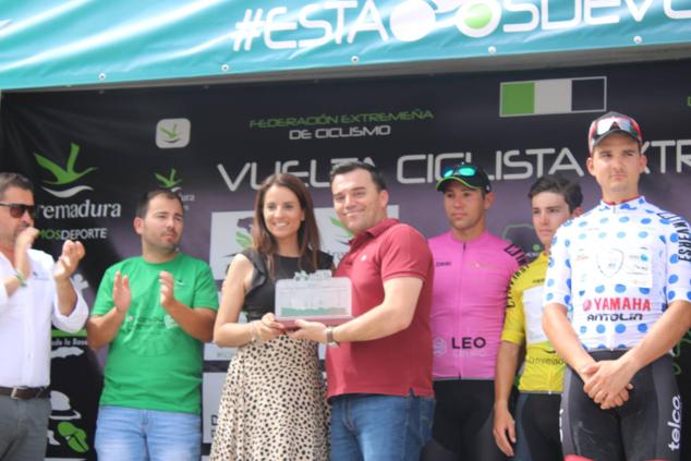 Fotos: Quintana se vuelca con los ciclistas de la Vuelta Extremadura