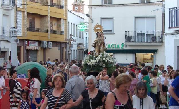 La Virgen del Carmen volverá al camino de Zalamea dos años después con nuevo estandarte