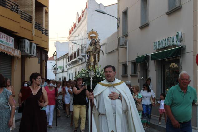 Fotos: Centenares de vecinos acompañaron a la Virgen del Carmen en su regreso al camino de Zalamea