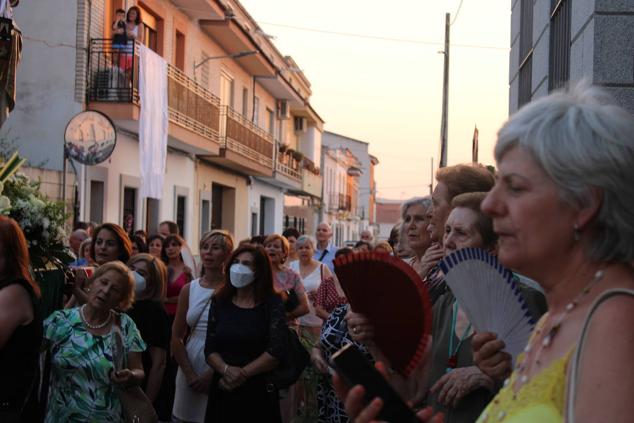Fotos: Centenares de vecinos acompañaron a la Virgen del Carmen en su regreso al camino de Zalamea 