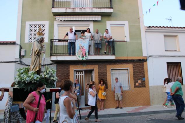 Fotos: Centenares de vecinos acompañaron a la Virgen del Carmen en su regreso al camino de Zalamea