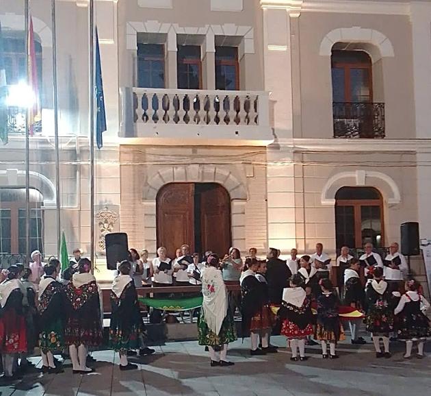 Fotos: Quintana se tiñó de verde, blaco y negro por el Día de Extremadura