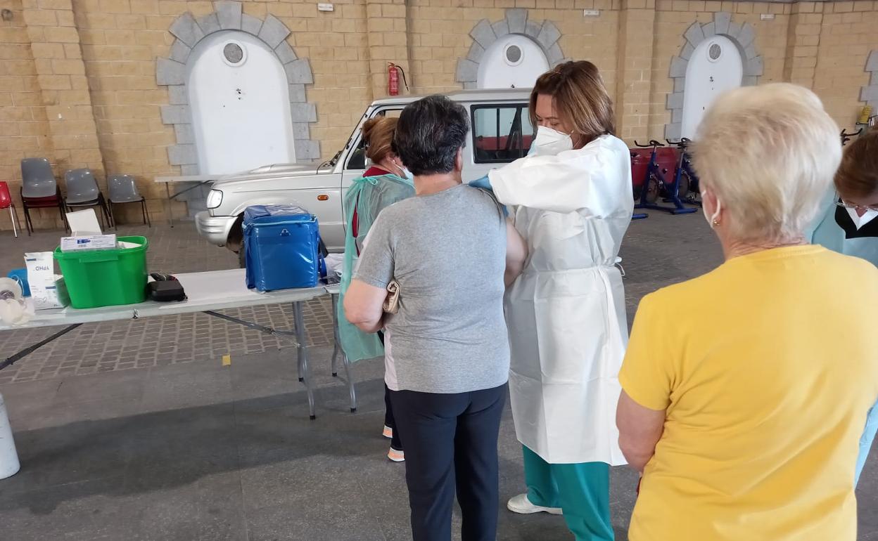 Las personas de entre 60 y 79 años podrán pedir cita para vacurse a partir de mañana