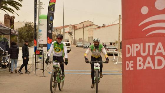 Un centenar de ciclistas se atrevieron con la Extrema Puerto la Cabra en su XX aniversario