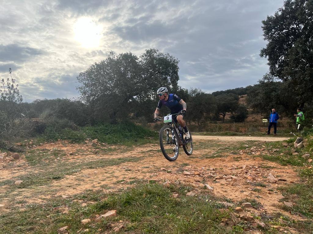 Un centenar de ciclistas se atrevieron con la Extrema Puerto la Cabra en su XX aniversario