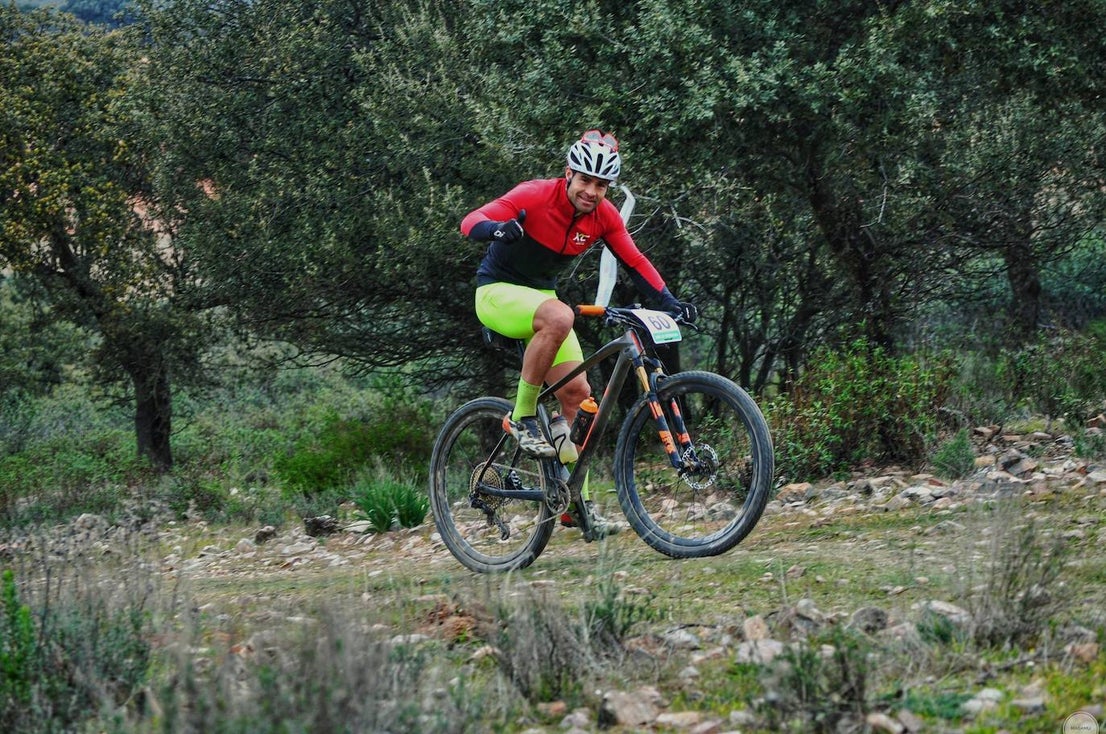 Un centenar de ciclistas se atrevieron con la Extrema Puerto la Cabra en su XX aniversario