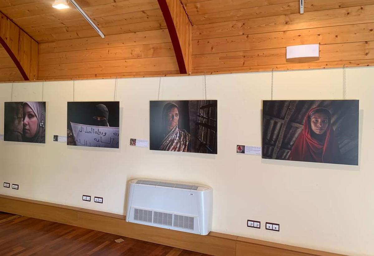 La exposición «Mujer, todos somos una» instalada en Castuera