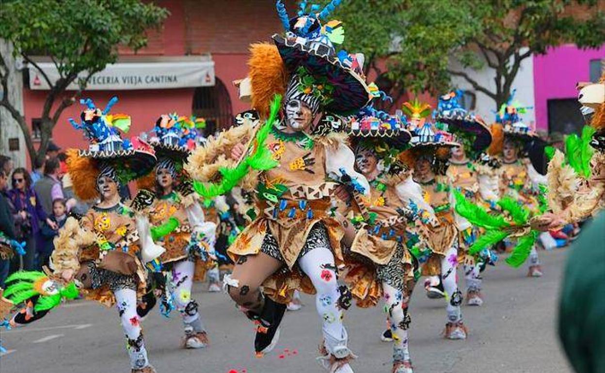 Conocido el orden de salida de las dos comparsas locales en el Carnaval de Badajoz