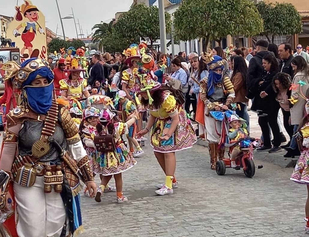 Fotos: Orginalidad, color y calidad en un lunes de Carnaval que brilló con luz propia