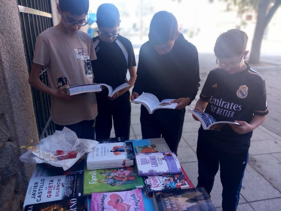 Los vecinos celebraron el Día del Libro en la calle