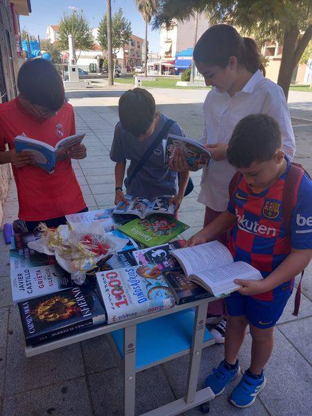 Los vecinos celebraron el Día del Libro en la calle