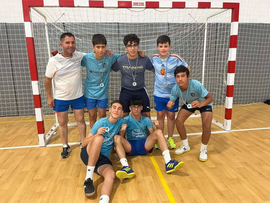 Más de un centenar de niños participan en el maratón de fútbol sala