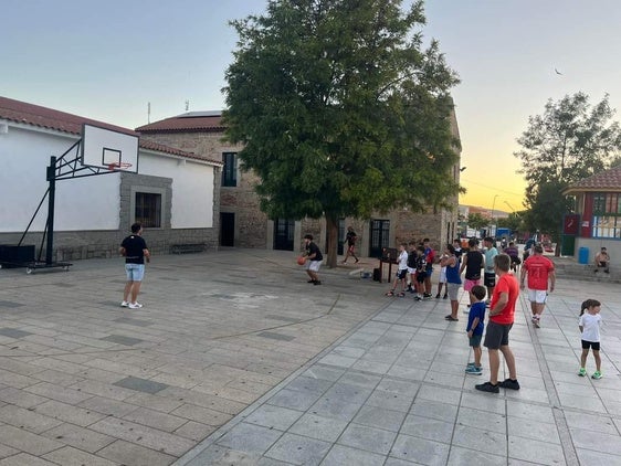 Éxito de participación en el concurso de baloncesto de 'La Velá'