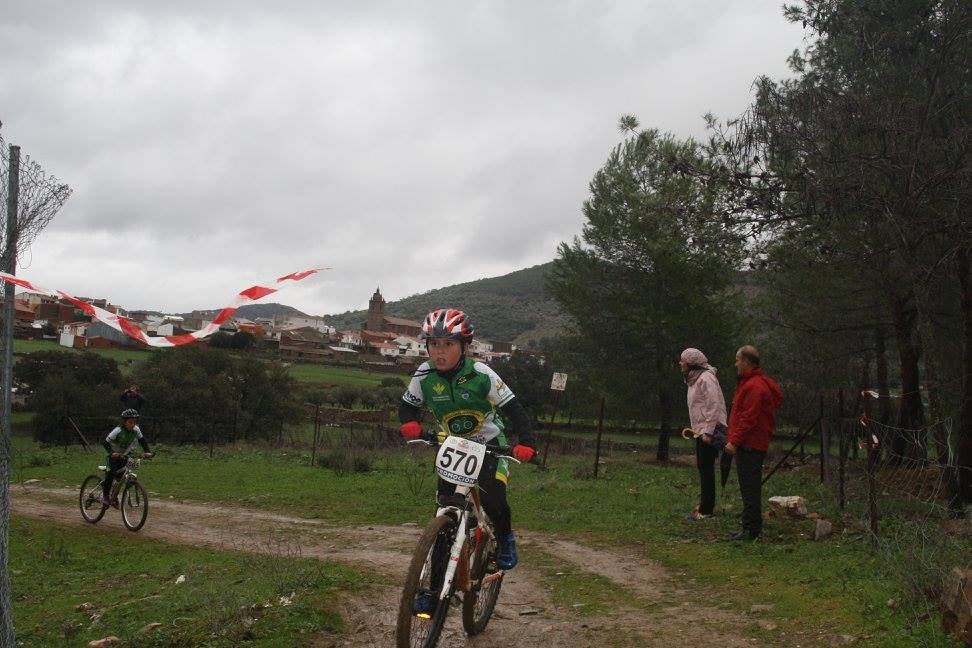 Las chicas de la Escuela Ciclista ‘Quintana es Natural’ hacen pleno en Fuenlabrada de los Montes