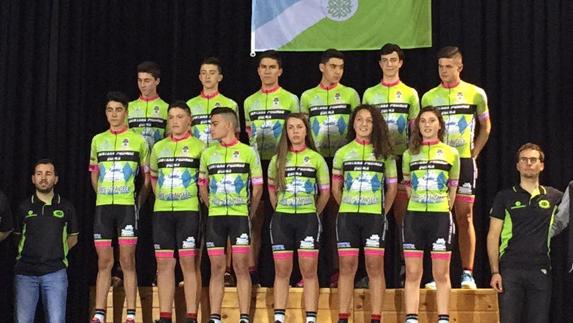 El equipo junto a los 