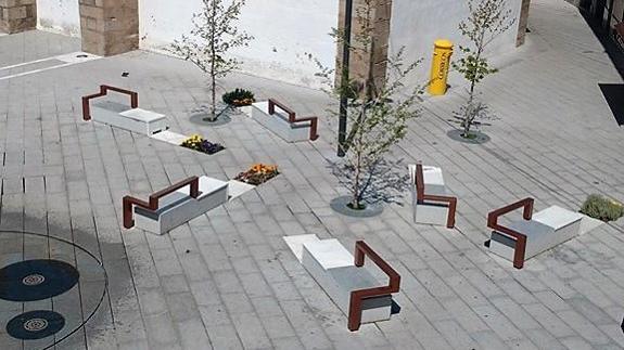 Nuevo y original mobiliario urbano en varios puntos de la localidad