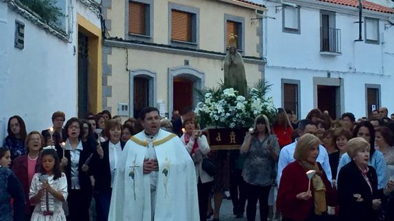 La procesión por la calle Carolina Coronado 