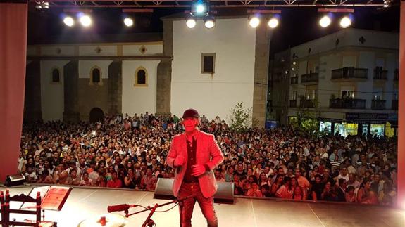 Miles de quintanenses disfrutaron de la Velada en la calle