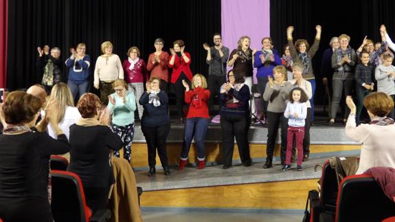 Las tres asociaciones tras concluir el microteatro  