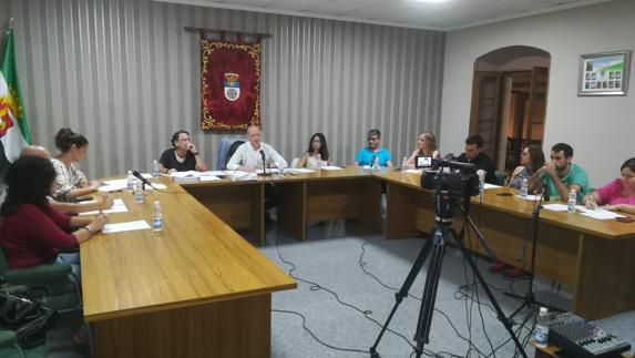 La vuelta a la retransmisión en digital de Televisión Quintana se anunció en el último pleno