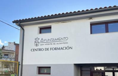 Imagen secundaria 1 - La Delegada del Gobierno, Yolanda García Seco inaugura el Centro de Formación Municipal